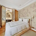 Av Experiences - Appartement Montaigne Luxury