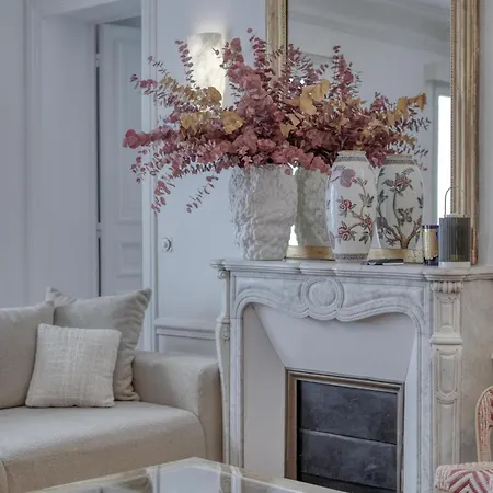 Av Experiences - Montaigne Luxury Appartamento *