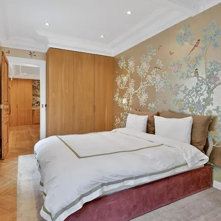 Av Experiences - Montaigne Luxury * Parigi